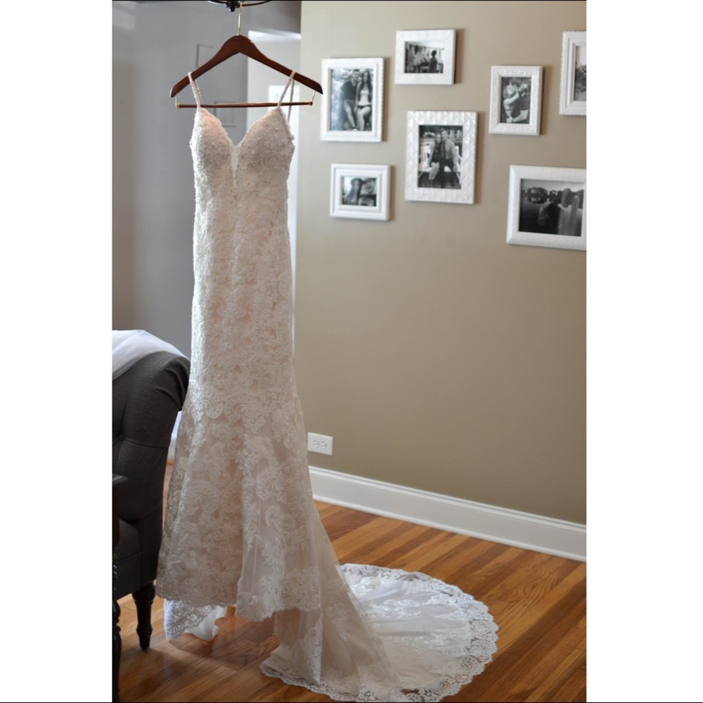 Lace wedding dress size 0-00
